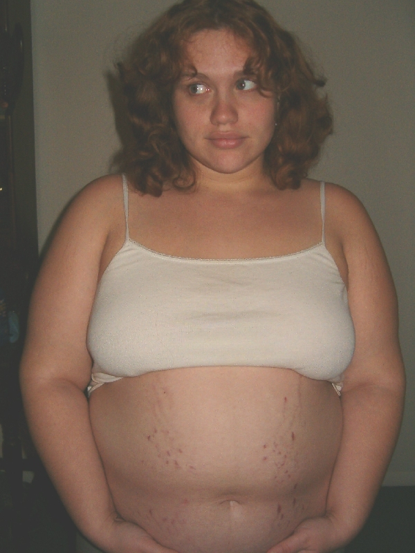 2004-11-06-nicolexanna-bad belly pic.jpg