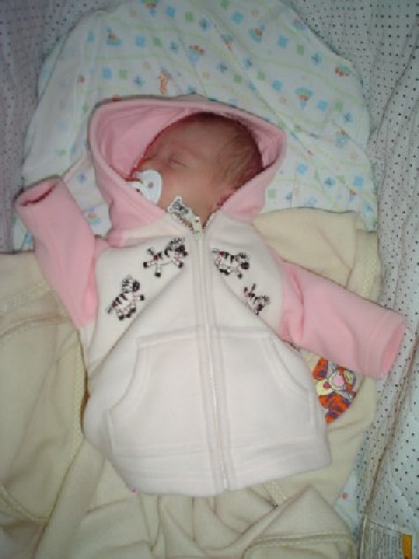 2005-02-08-nicolexanna-no legs.jpg