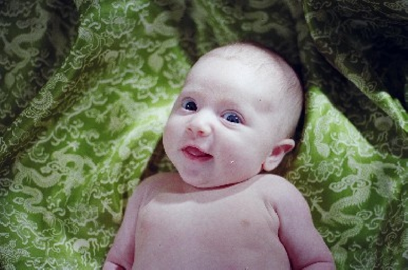 2005-03-27-nicolexanna-green smile.jpg