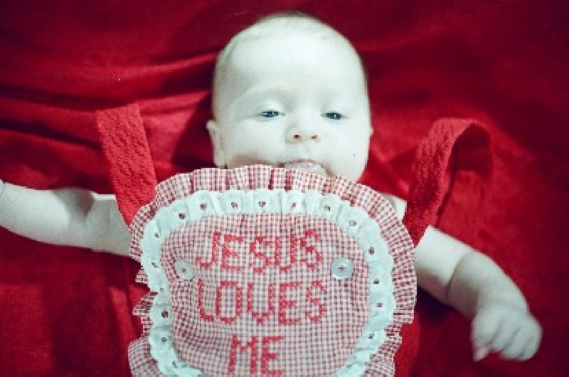 2005-03-27-nicolexanna-jesus loves me1.jpg