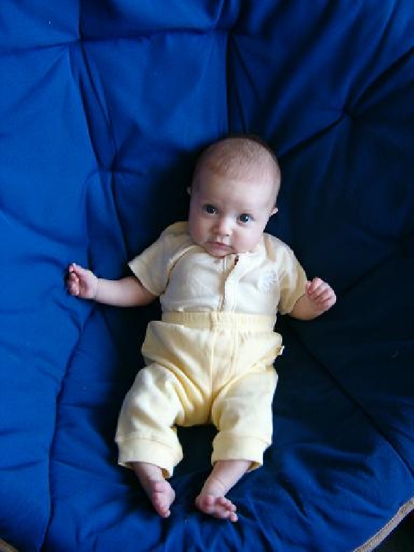 2005-04-19-guest-blue chair.JPG