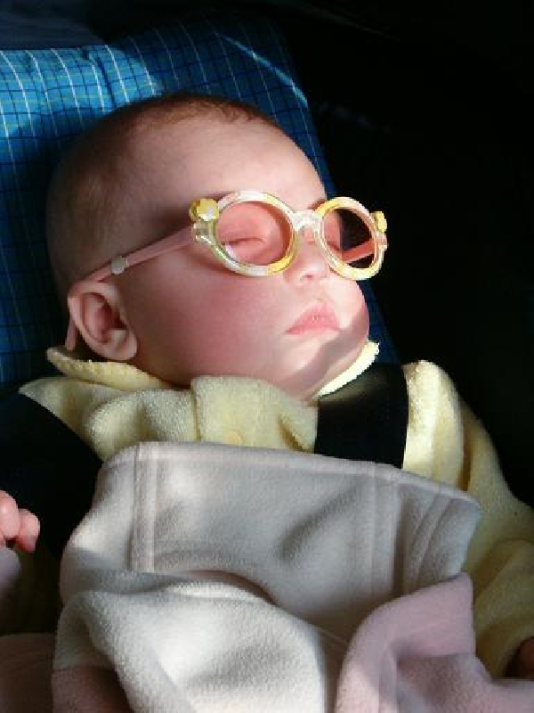 2005-05-06-nicolexanna-Duddle Glasses2.JPG