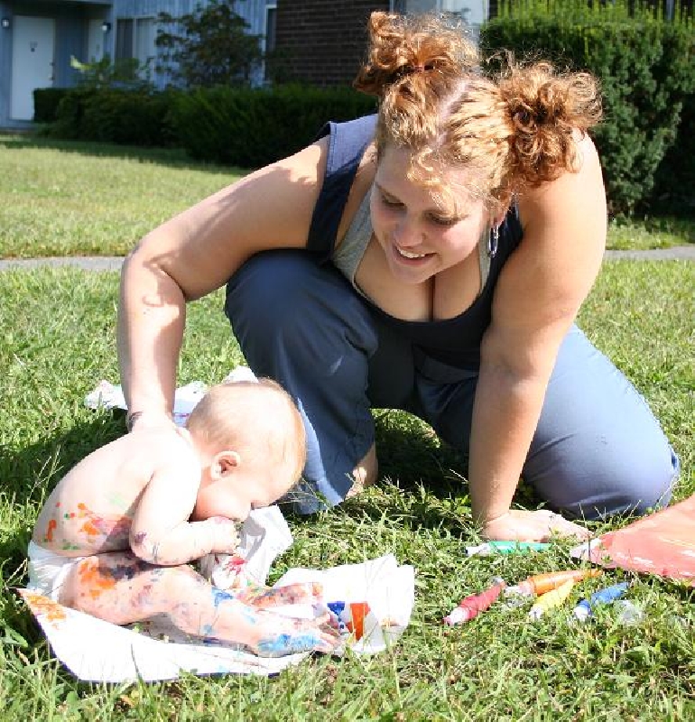 2005-09-09-guest-Doodle Paint 8 with mommy.JPG