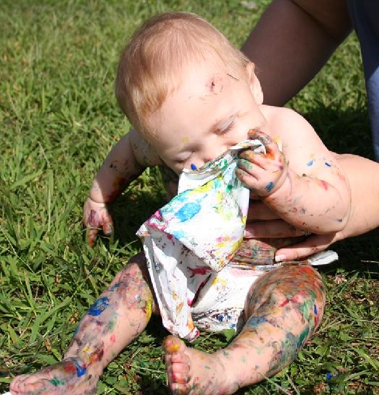 2005-09-09-guest-Doodle Paint EAT PAPER 2.JPG