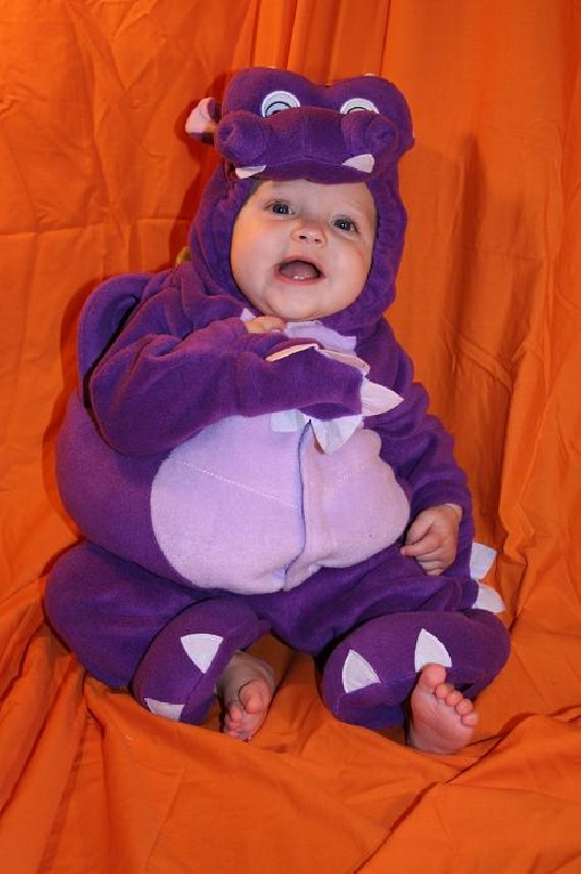 2005-10-30-guest-Halloween Dragon.JPG 2005-10-30-guest-Halloween Dragon.JPG